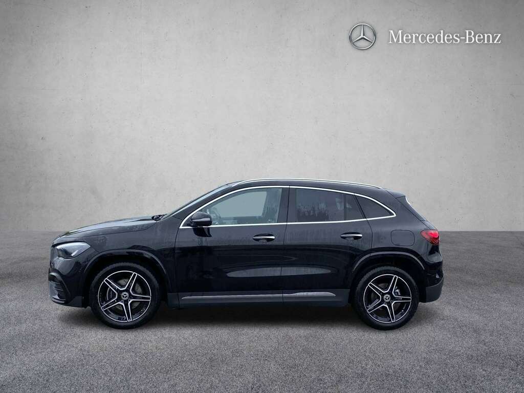 Mercedes-Benz GLA Class 200D Amg Line Executive 2026 Black #4