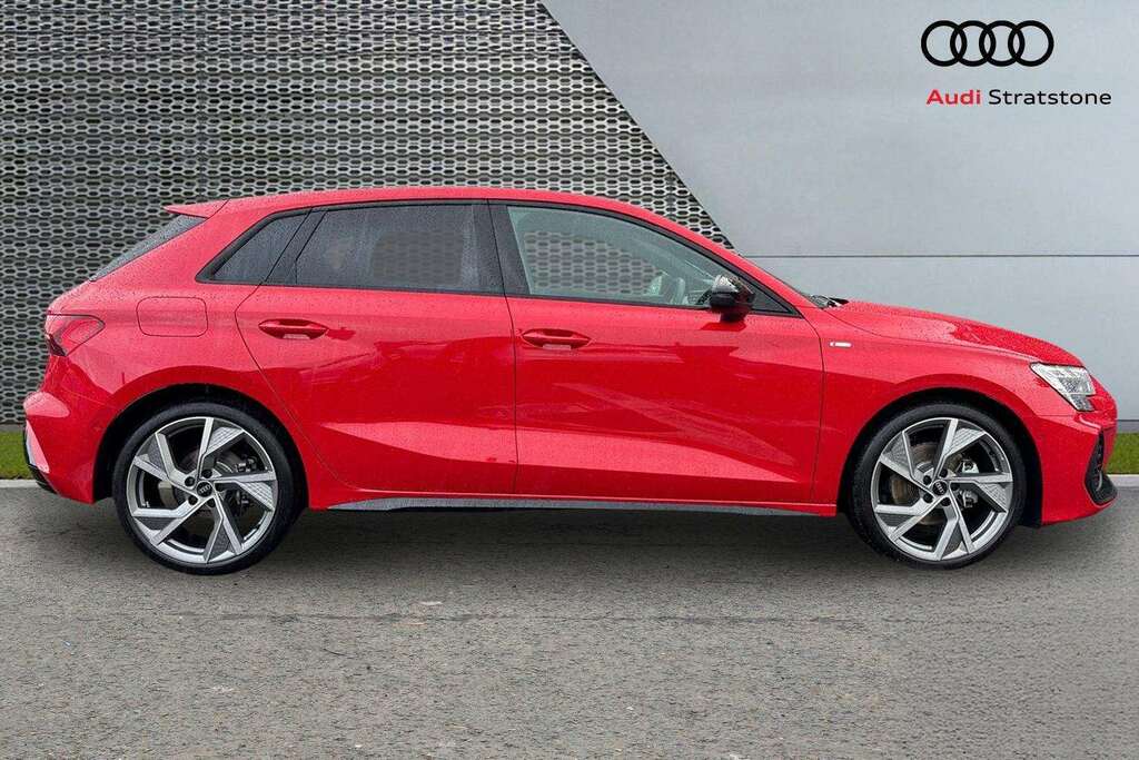 Audi A3 1.5 Tfsi 150 Black Edition S Tronic 2026 Red #4