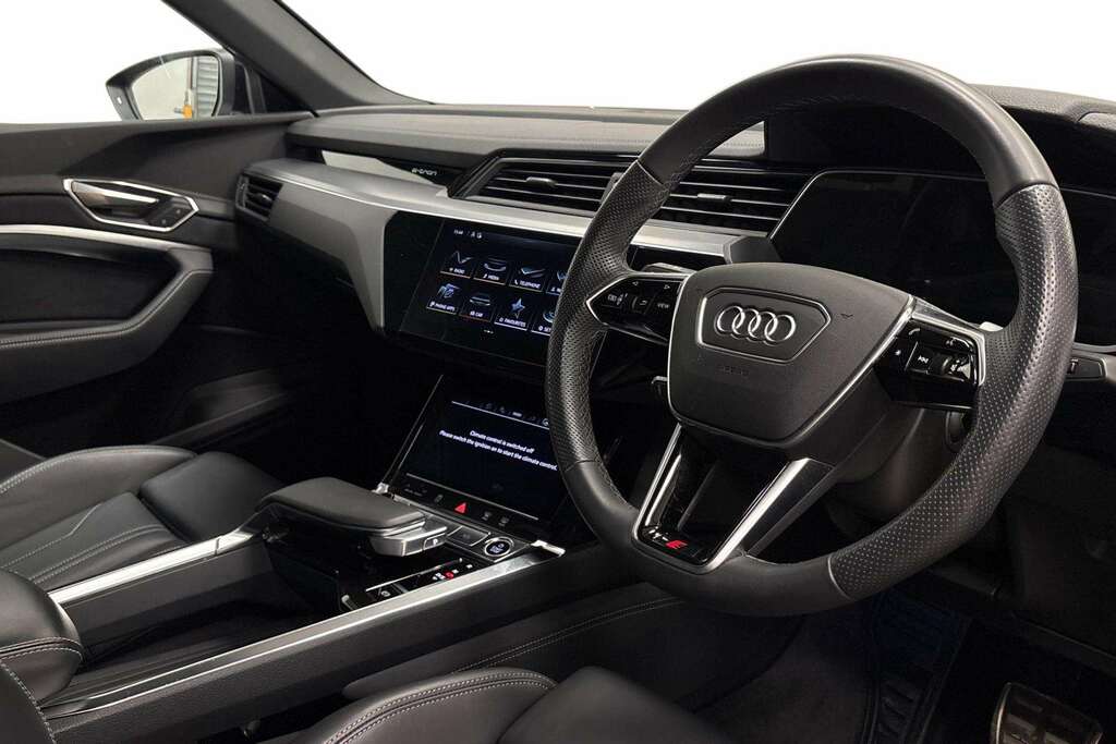 Audi Q8 e tron 300Kw 55 Quattro 114Kwh S Line 2023 Black #5