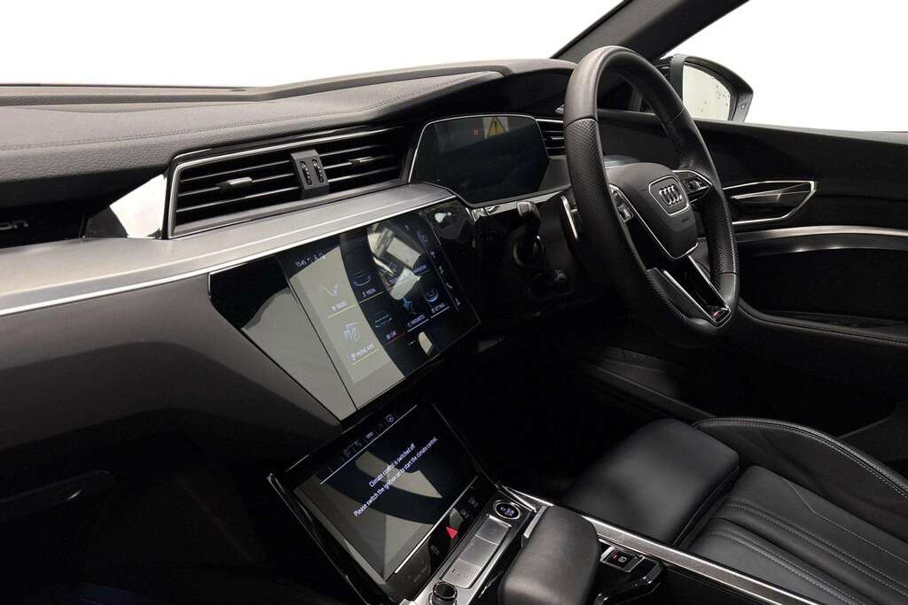 Audi Q8 e tron 300Kw 55 Quattro 114Kwh S Line 2023 Black #2