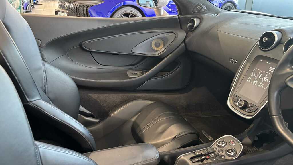McLaren 570S Petrol #22