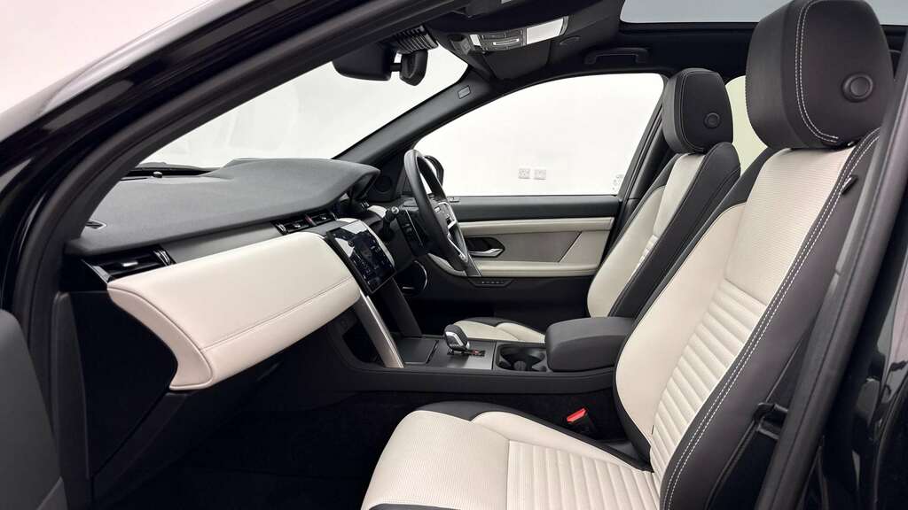 Land Rover Discovery Sport 2.0 D200 Dynamic Hse 7 Seat 2025 Black #3
