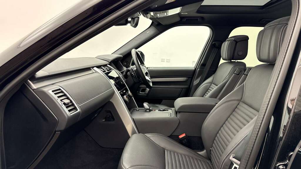 Land Rover Discovery 3.0 D350 Dynamic Hse 2025 Black #3
