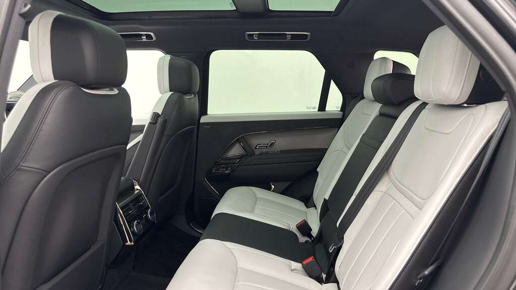Land Rover Range Rover Sport 3.0 P460e Dynamic Se 2025 Grey #4