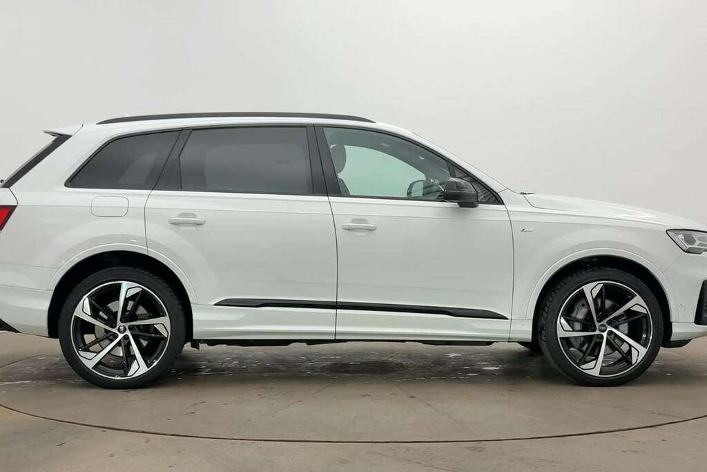 Audi Q7 55 Tfsi Quattro Black Edition Tiptronic 2023 White #4