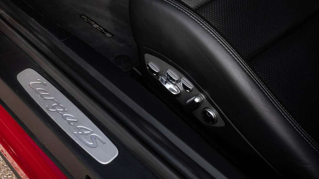 Porsche 911 911 Carrera S S-a Black #27