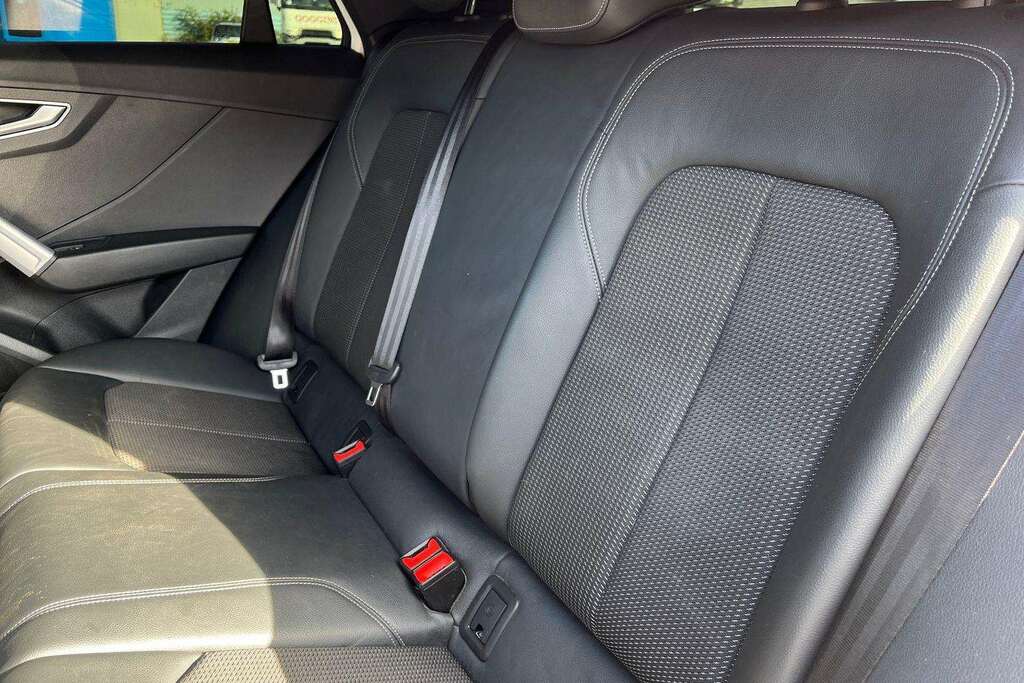 Audi Q2 Q2 Sport 35 Tfsi Red #32