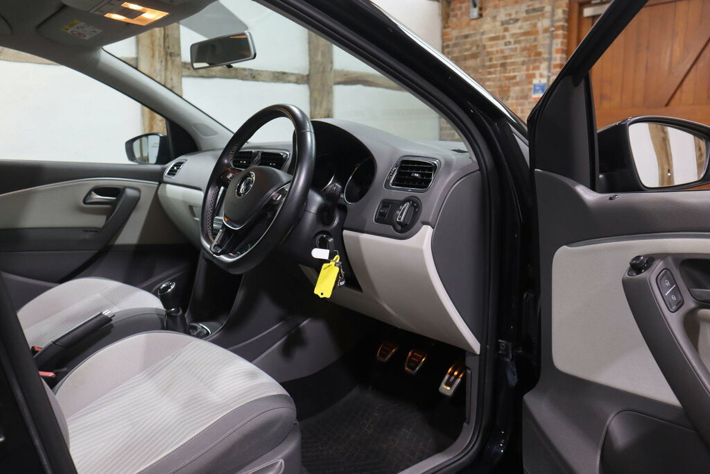 Volkswagen Polo Hatchback Black #16