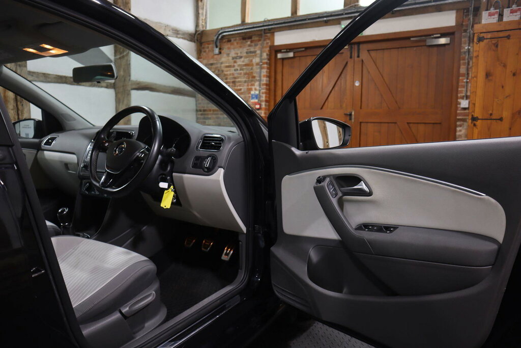 Volkswagen Polo Hatchback Black #15