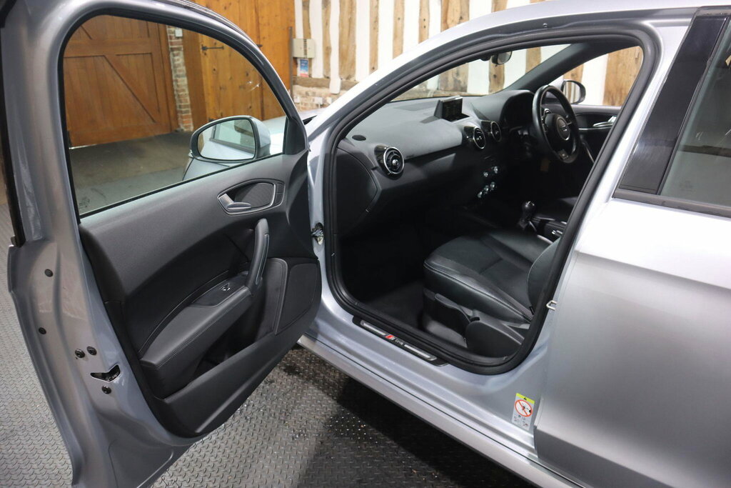 Audi A1 1.6 Tdi Sport Hatchback Silver #30