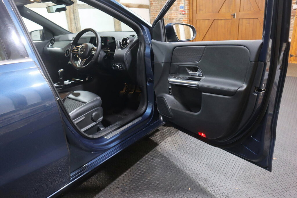 Mercedes-Benz B Class B200 Amg Line White #8