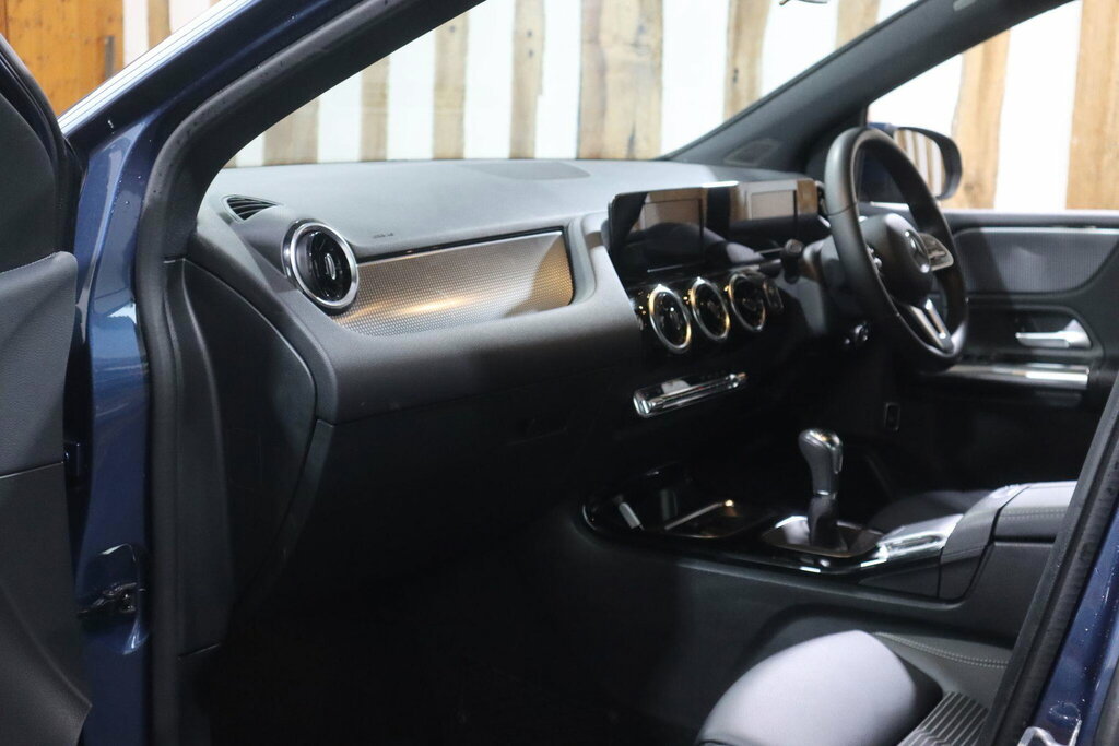Mercedes-Benz B Class B200 Amg Line White #31
