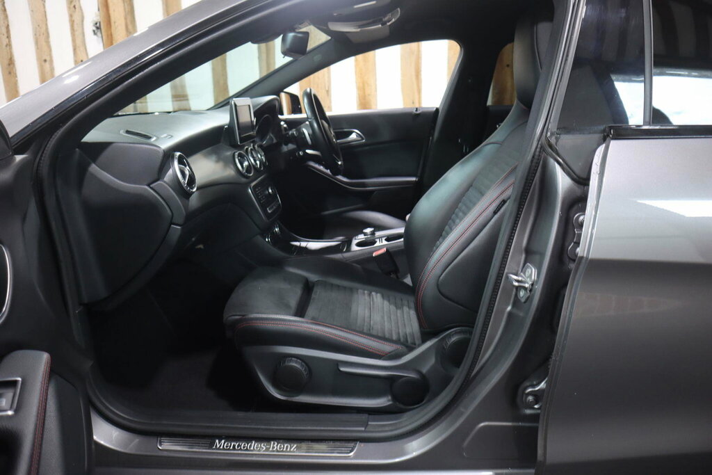 Mercedes-Benz CLA Class Cla 180 Amg Line Black #34