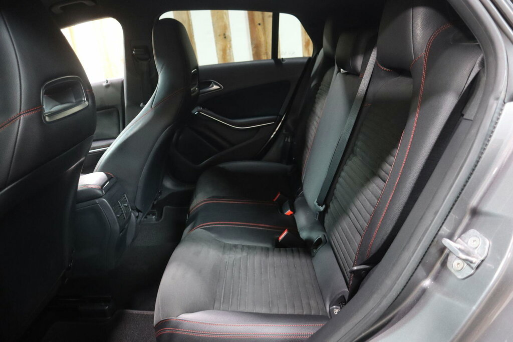 Mercedes-Benz CLA Class Cla 180 Amg Line Black #43