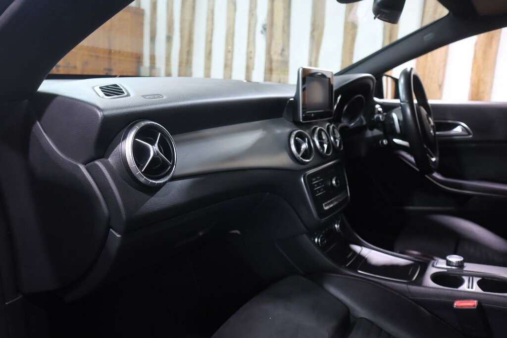Mercedes-Benz CLA Class Cla 180 Amg Line Black #38