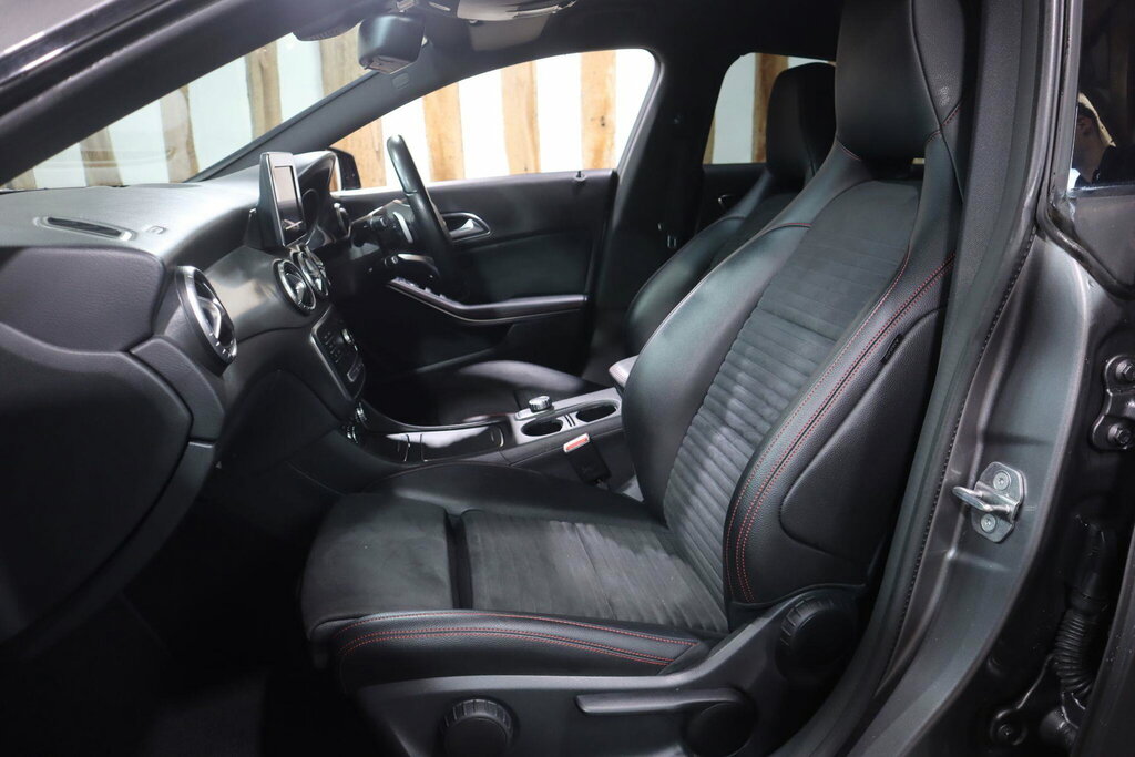 Mercedes-Benz CLA Class Cla 180 Amg Line Black #36