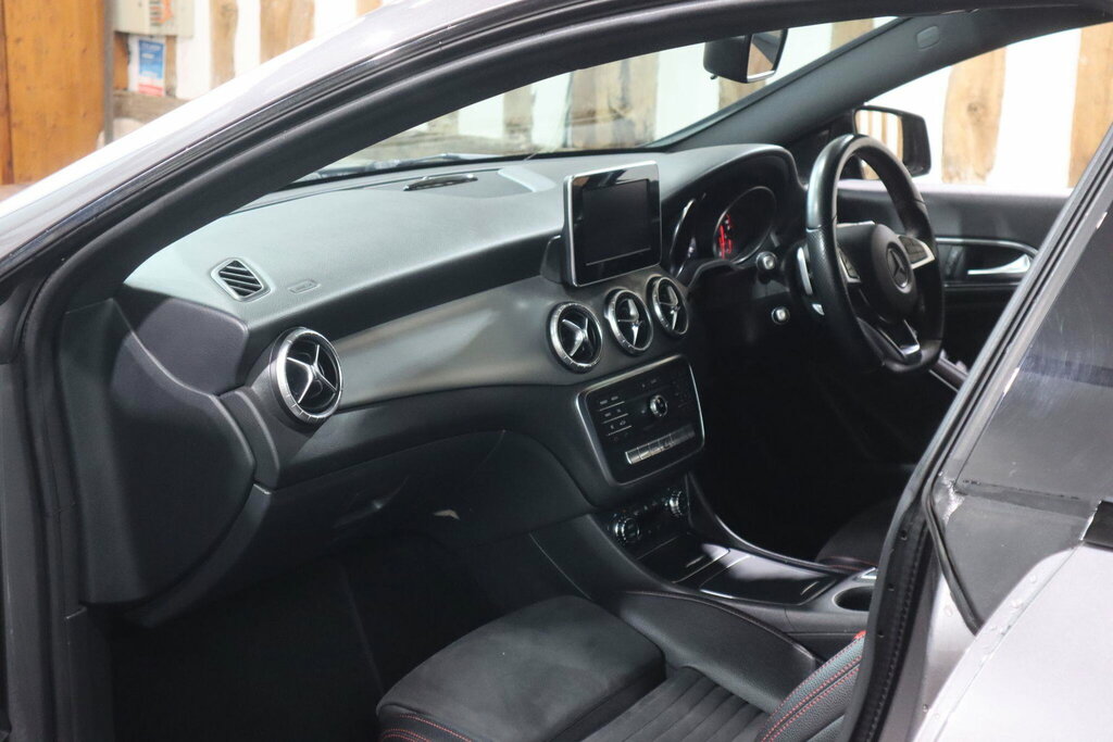 Mercedes-Benz CLA Class Cla 180 Amg Line Black #33