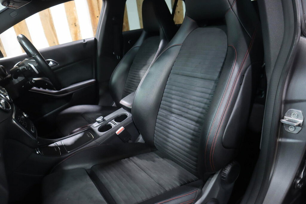 Mercedes-Benz CLA Class Cla 180 Amg Line Black #37