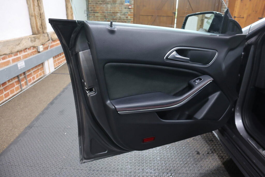 Mercedes-Benz CLA Class Cla 180 Amg Line Black #39