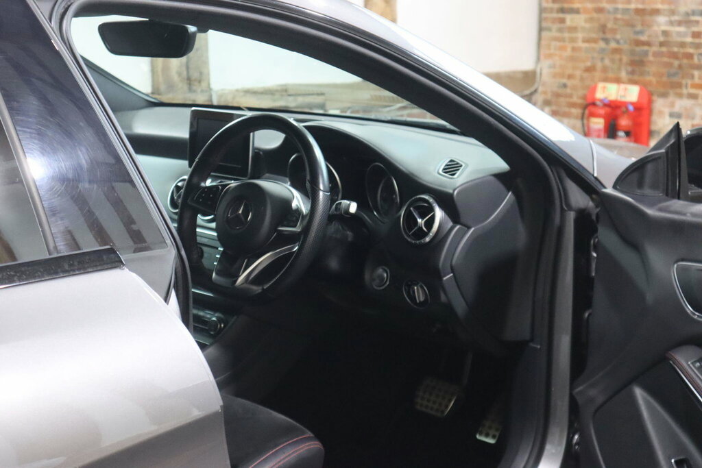 Mercedes-Benz CLA Class Cla 180 Amg Line Black #9