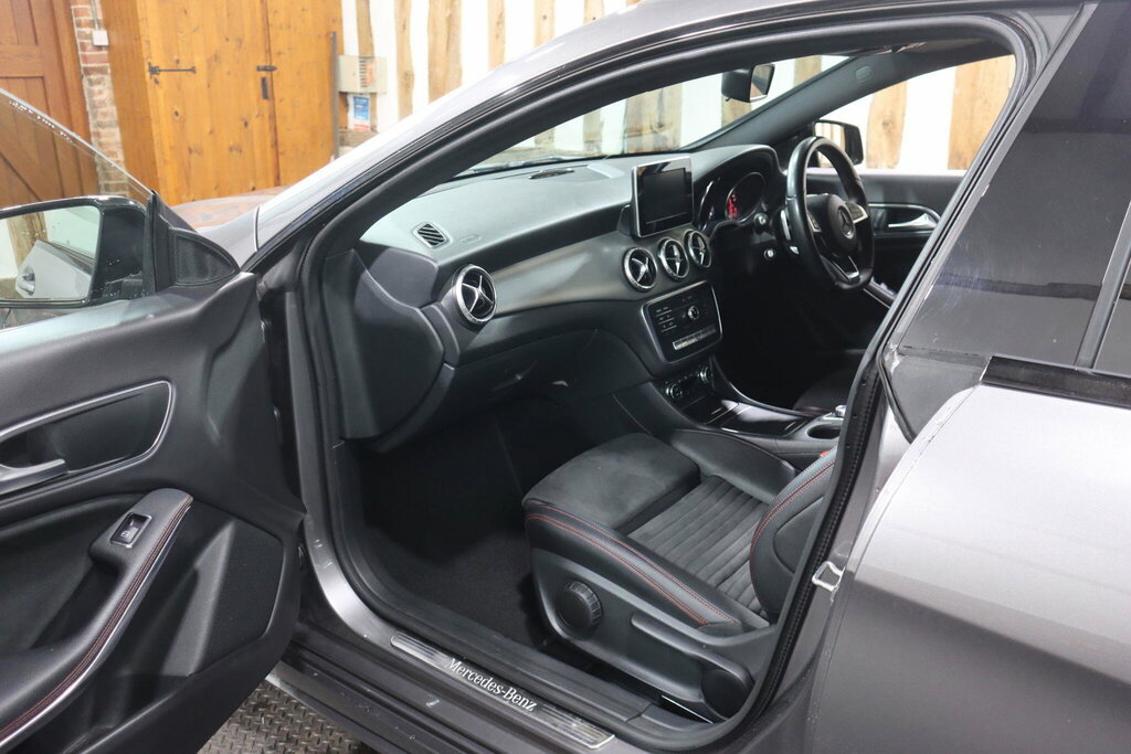 Mercedes-Benz CLA Class Cla 180 Amg Line Black #32