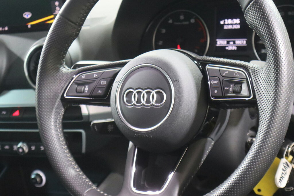Audi Q2 1.6 Tdi Sport S Tronic Black #16