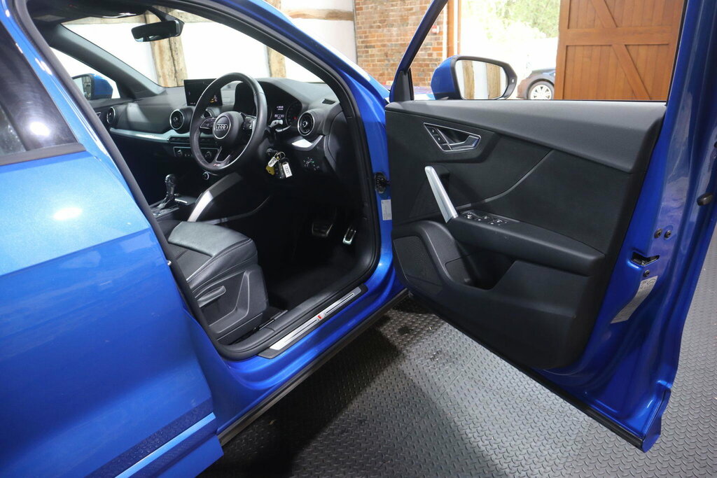 Audi Q2 1.6 Tdi Sport S Tronic Black #8