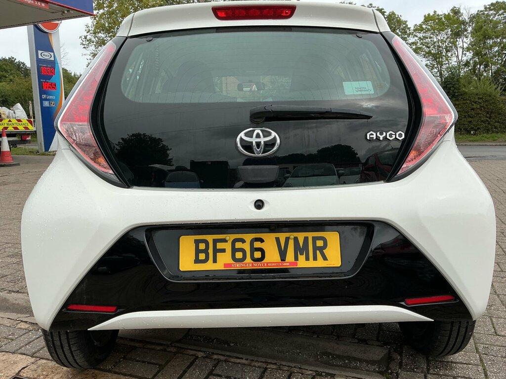 Toyota Aygo 1.0 Vvt-i X-play Hatchback X-shift Euro White #6