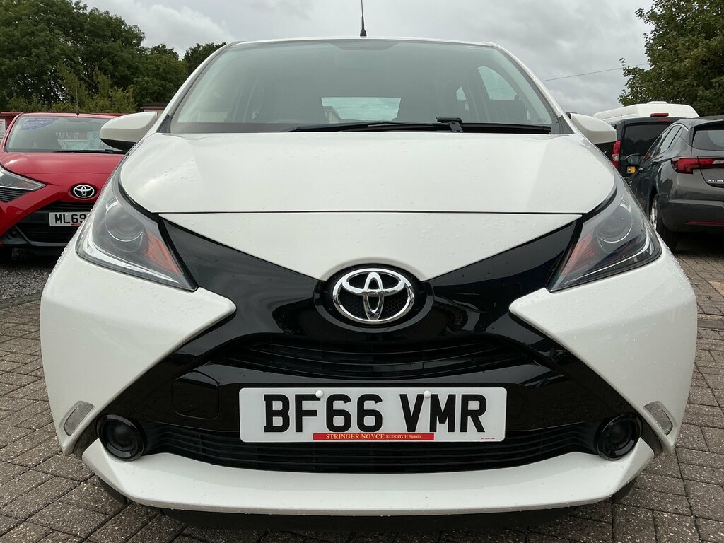 Toyota Aygo 1.0 Vvt-i X-play Hatchback X-shift Euro White #5