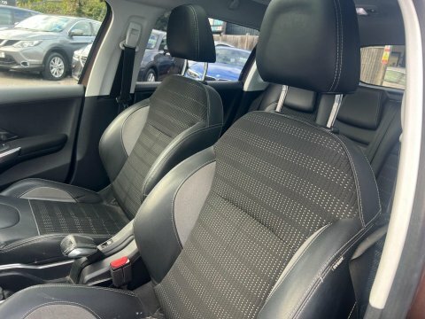 Peugeot 2008 1.2 Puretech Allure #19