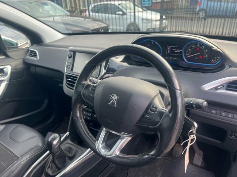 Peugeot 2008 1.2 Puretech Allure #13