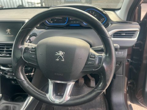 Peugeot 2008 1.2 Puretech Allure #14