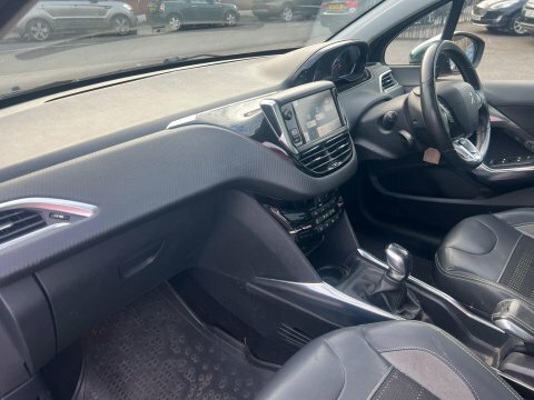 Peugeot 2008 1.2 Puretech Allure #16