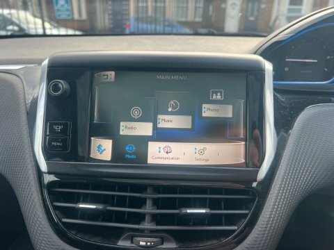 Peugeot 2008 1.2 Puretech Allure #25