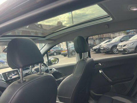 Peugeot 2008 1.2 Puretech Allure #24