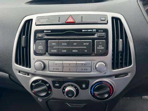 Hyundai I20 1.2 Classic 84 Bhp Silver #28