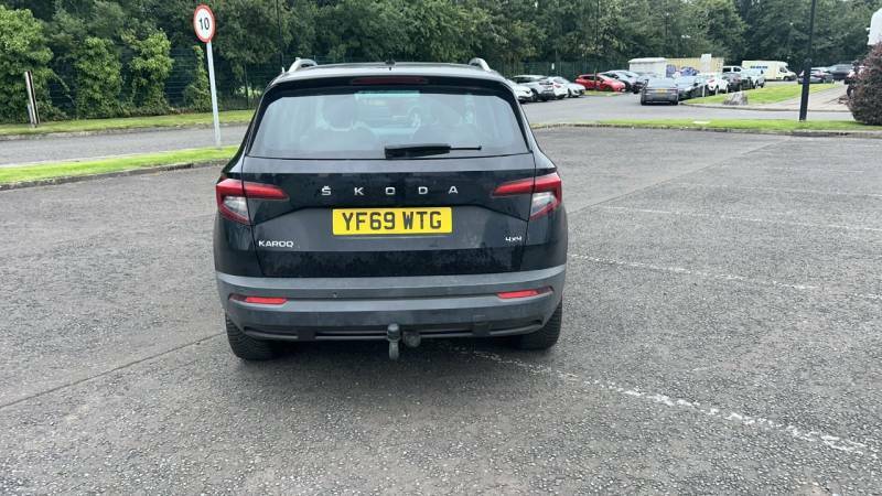 Skoda Karoq Se L 2.0 Tdi 190 Scr Dsg 4X4 Black #5