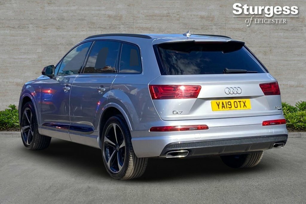 Audi Q7 3L Black Edition YA19OTX Silver #4