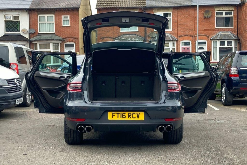 Porsche Macan V6 Gts Suv Black #32