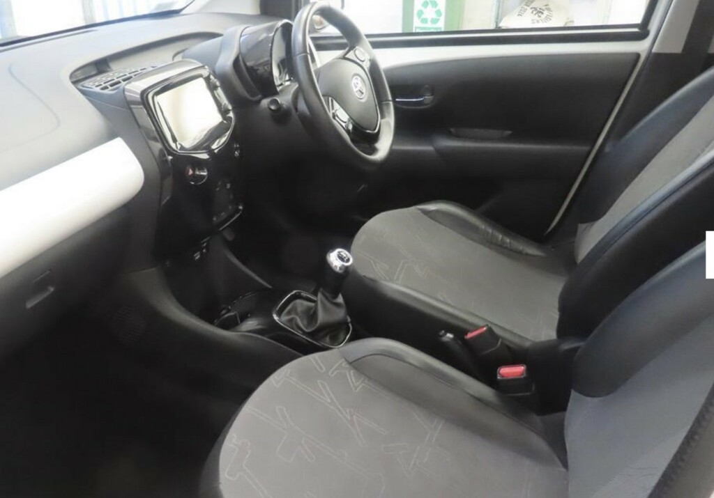 Toyota Aygo 1.0 Vvt-i X-pression White #4