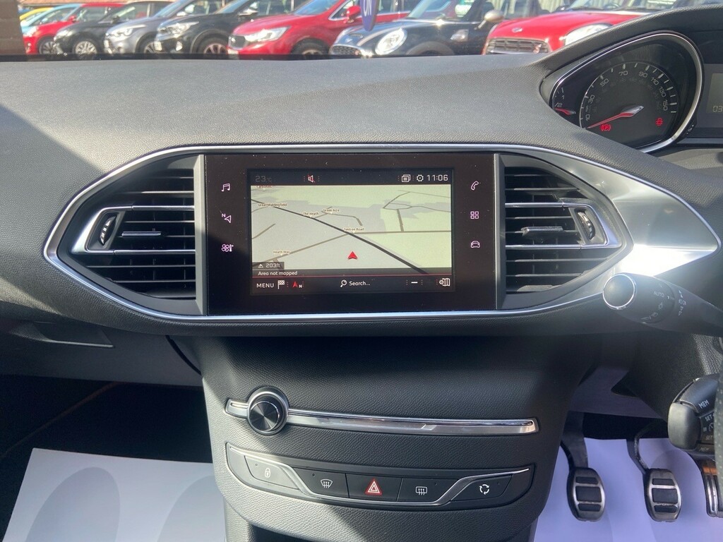 Peugeot 308 Hatchback White #23