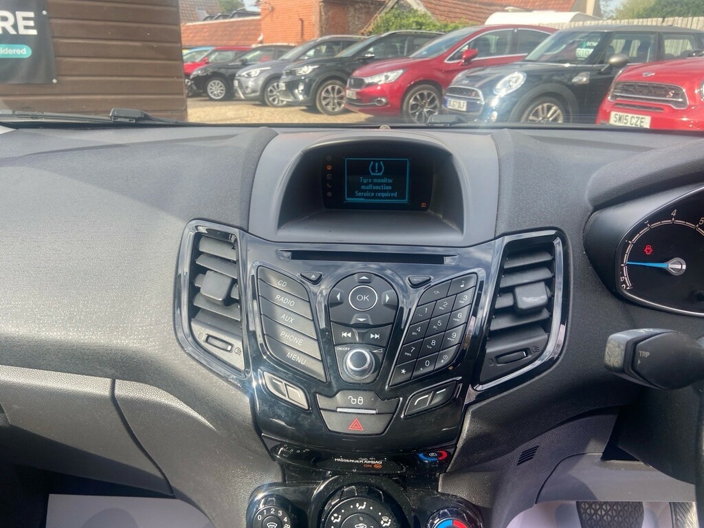 Ford Fiesta 1L Titanium White #24