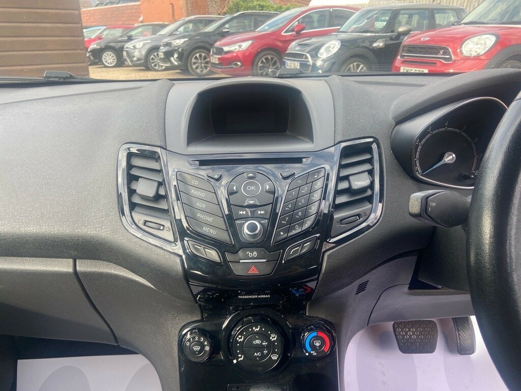 Ford Fiesta 1L Titanium White #19