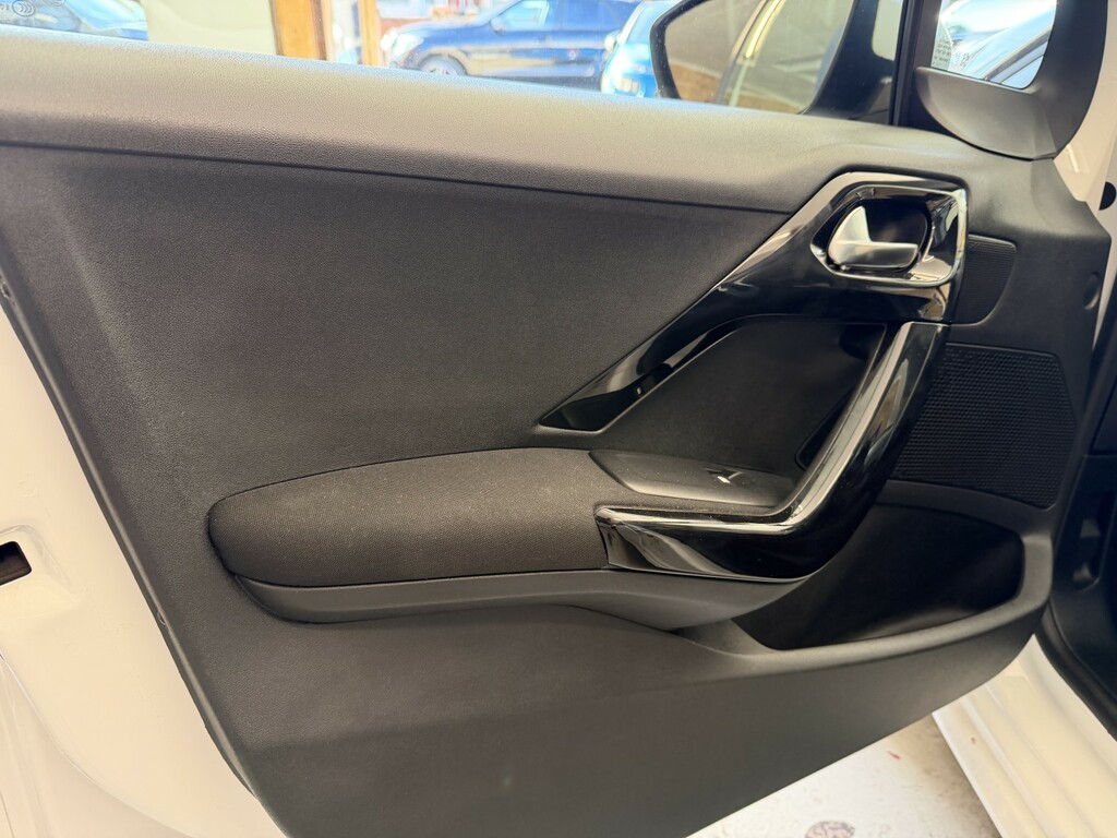 Peugeot 208 1.2 Vti Puretech Access White #6