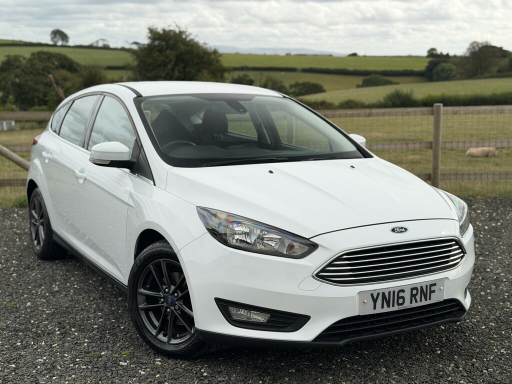 Ford Focus 1.5 Tdci Zetec 2016 YN16RNF White #4