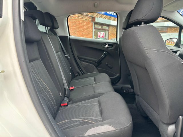 Peugeot e-208 E-hdi Active Blue #13