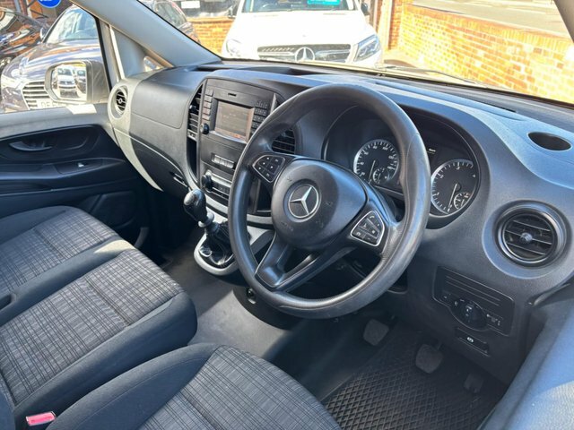 Mercedes-Benz Vito Panel Van White #9