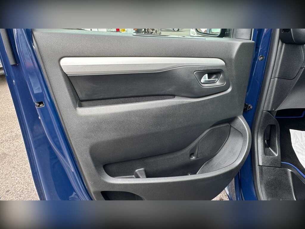 Peugeot Traveller Active Red #54