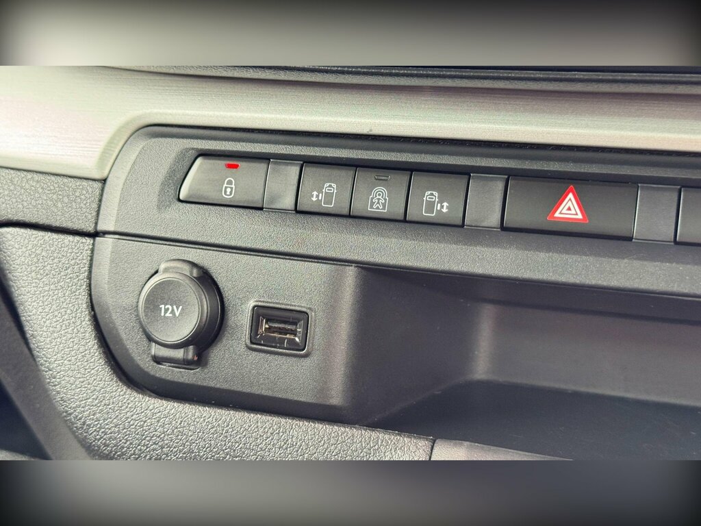 Peugeot Traveller Active Red #37