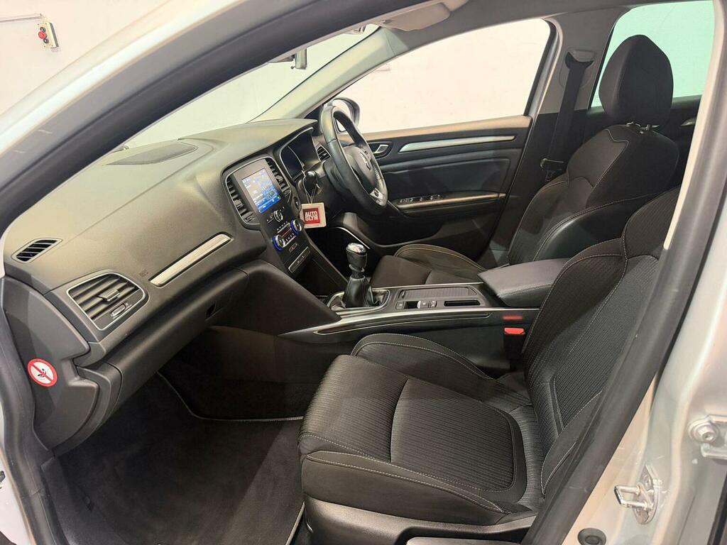 Renault Megane Iconic White #23